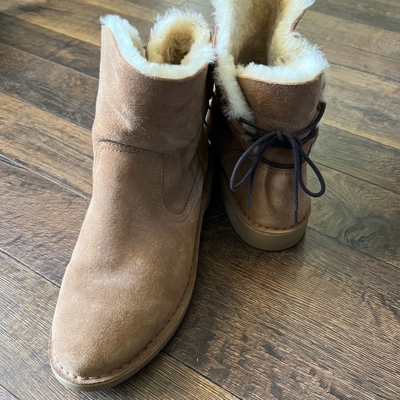 UGG Naiyah Lace-Back Genuine Shearling Boot - Picture 5 of 6